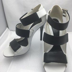 $935 NWT Alexander McQueen White Black Leather Heels Sandals Shoes Pumps 8
